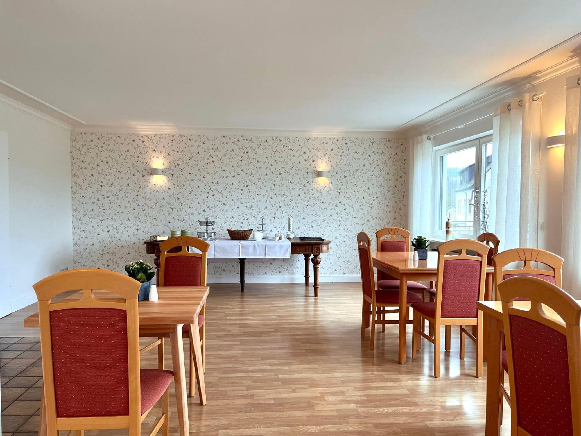 Pension 1595 Im Weingut Botzet Maring-Noviand Exterior foto